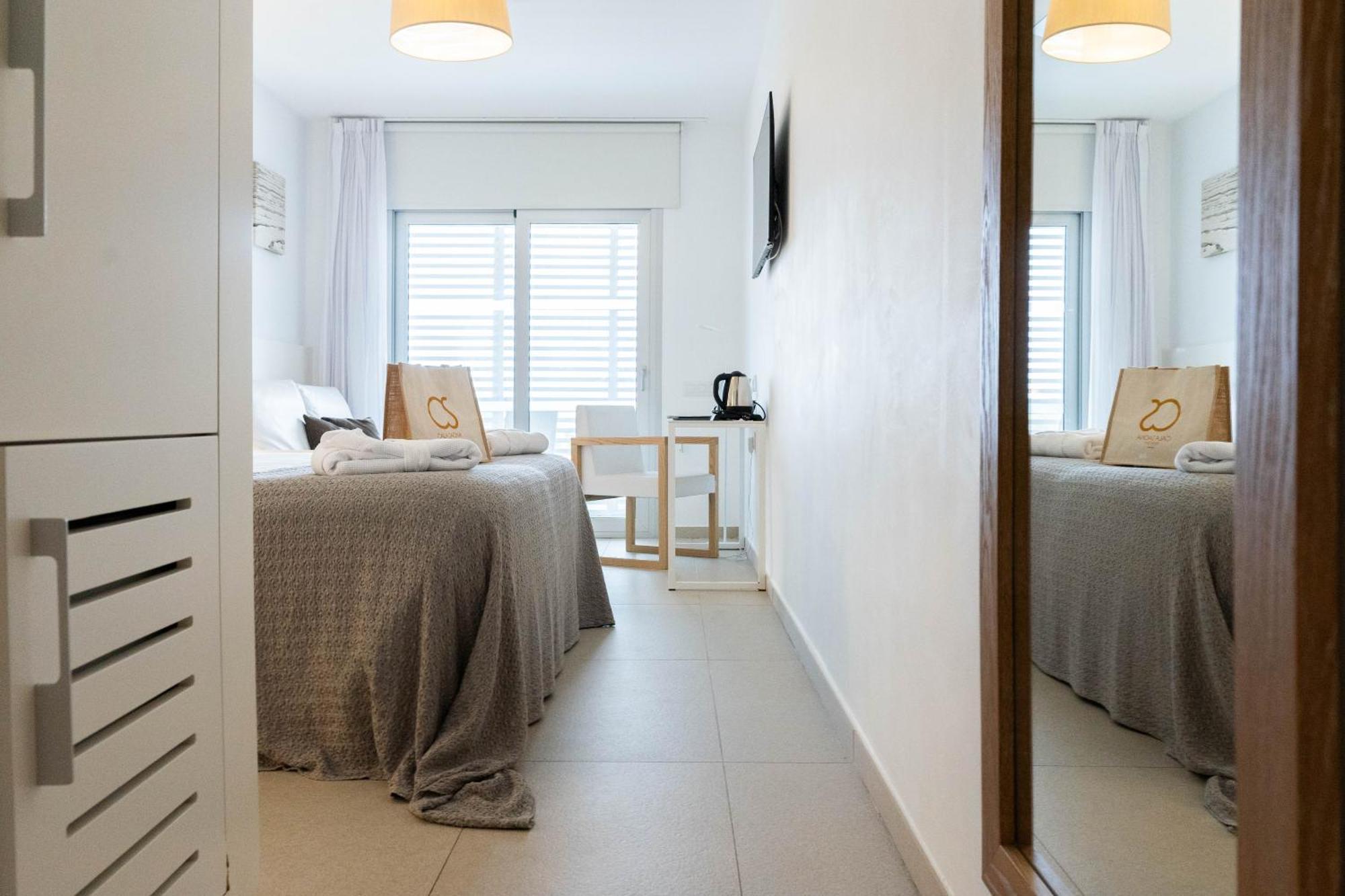 Hotel Cala Saona & Spa מראה חיצוני תמונה