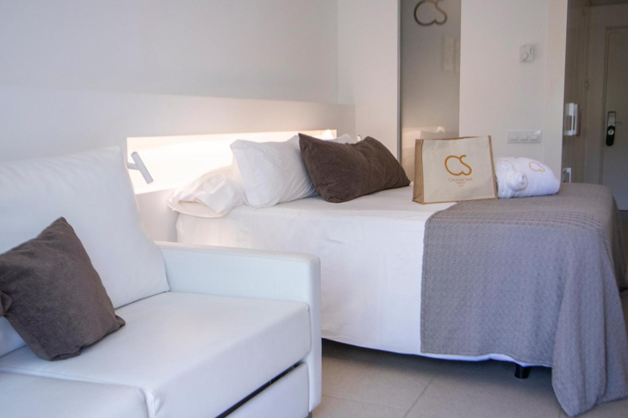 Hotel Cala Saona & Spa מראה חיצוני תמונה