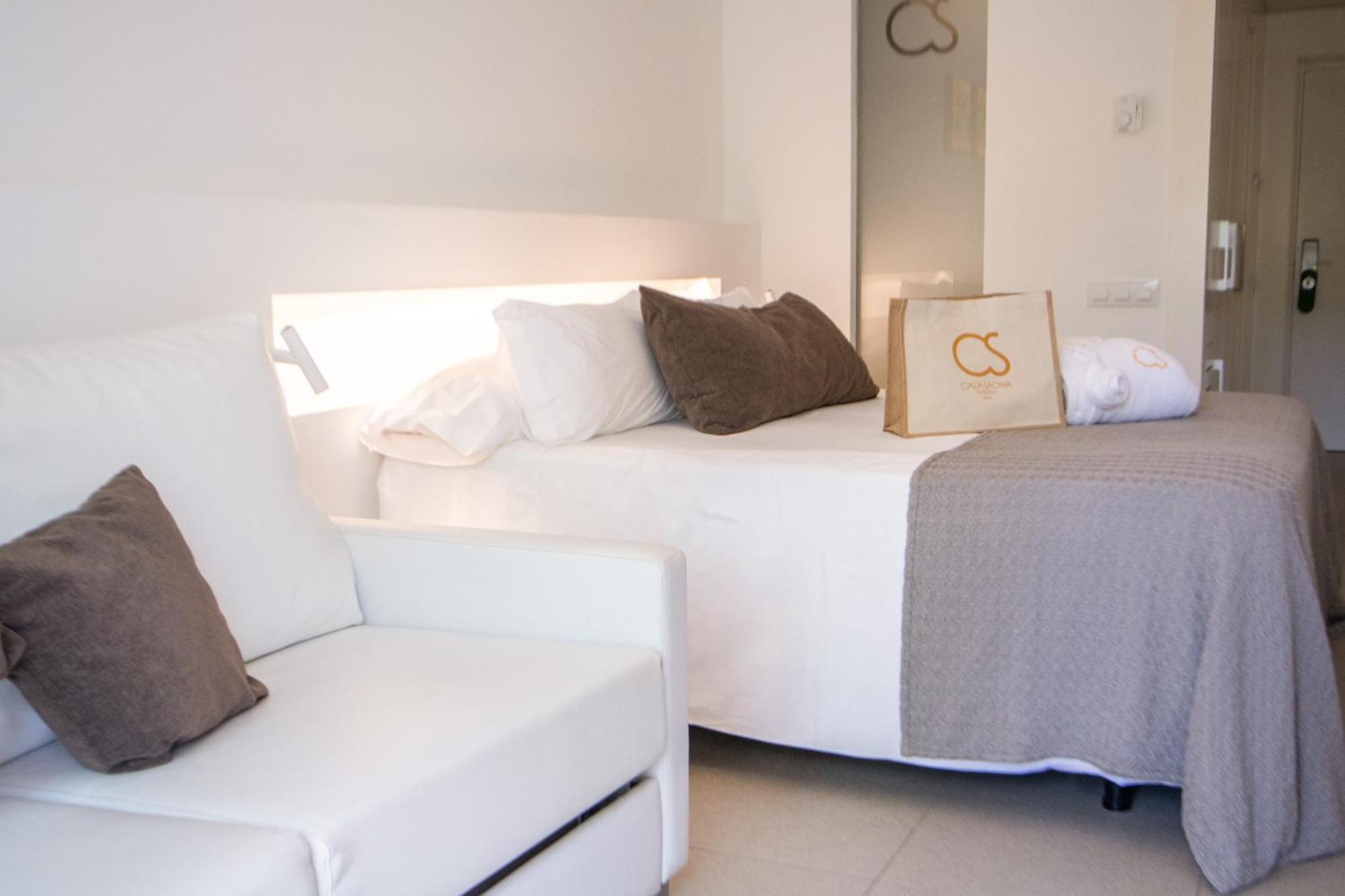 Hotel Cala Saona & Spa מראה חיצוני תמונה