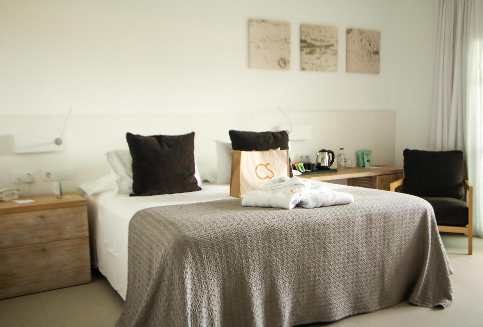 Hotel Cala Saona & Spa מראה חיצוני תמונה