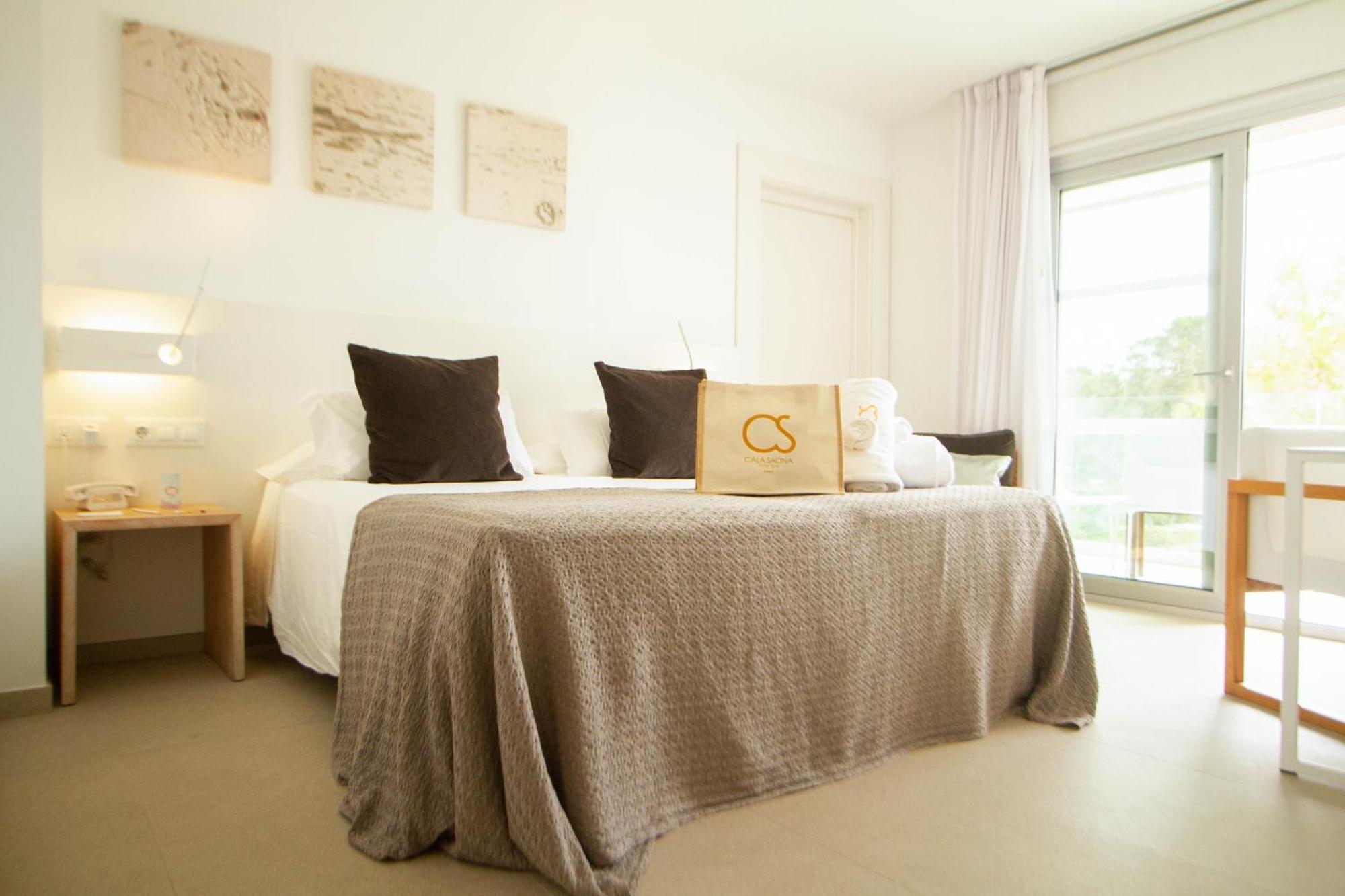 Hotel Cala Saona & Spa מראה חיצוני תמונה