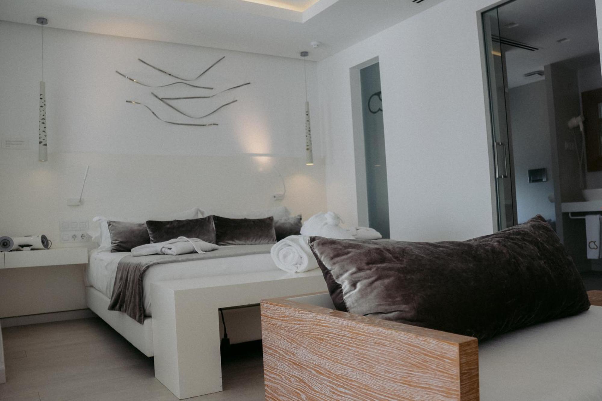Hotel Cala Saona & Spa מראה חיצוני תמונה
