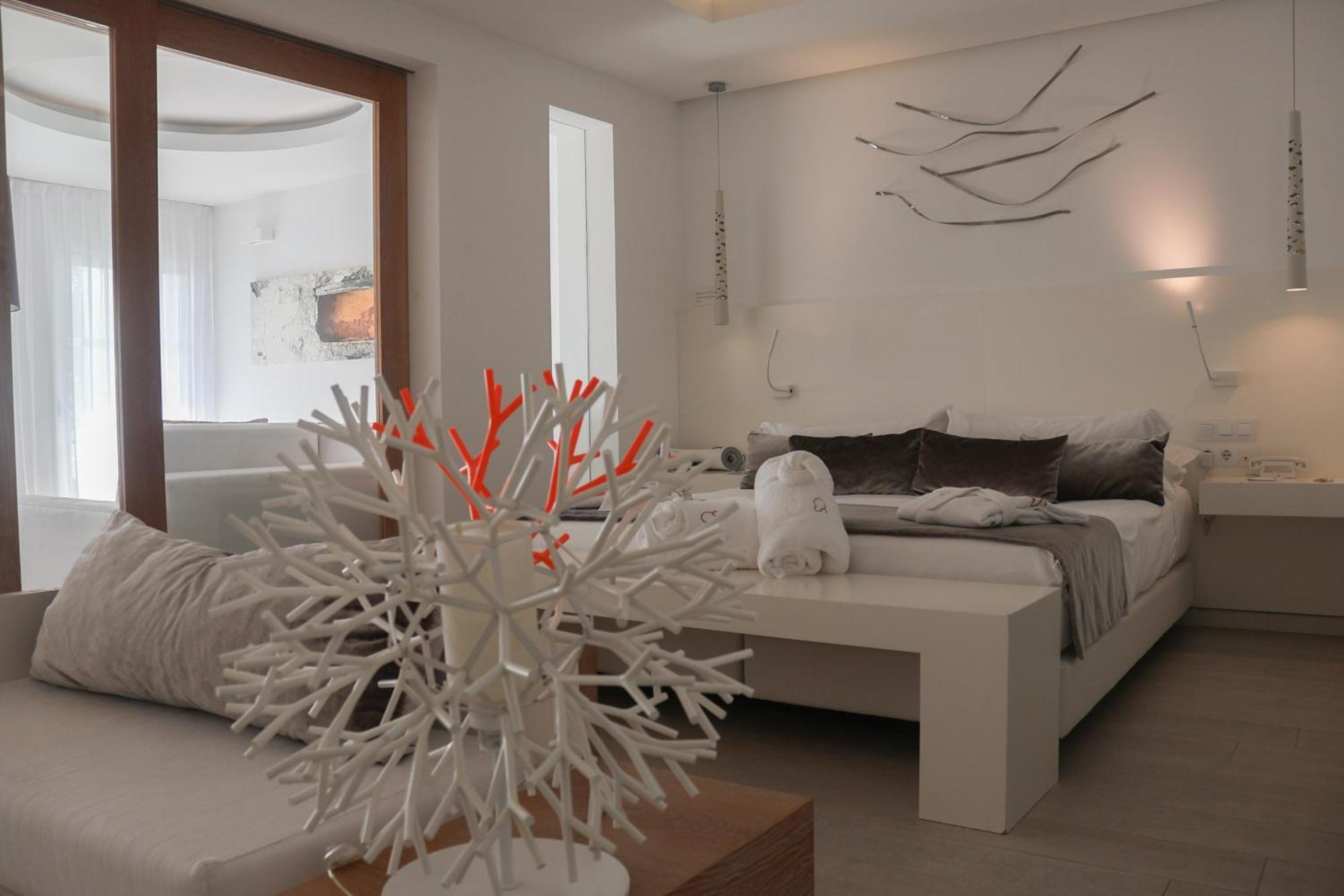 Hotel Cala Saona & Spa מראה חיצוני תמונה