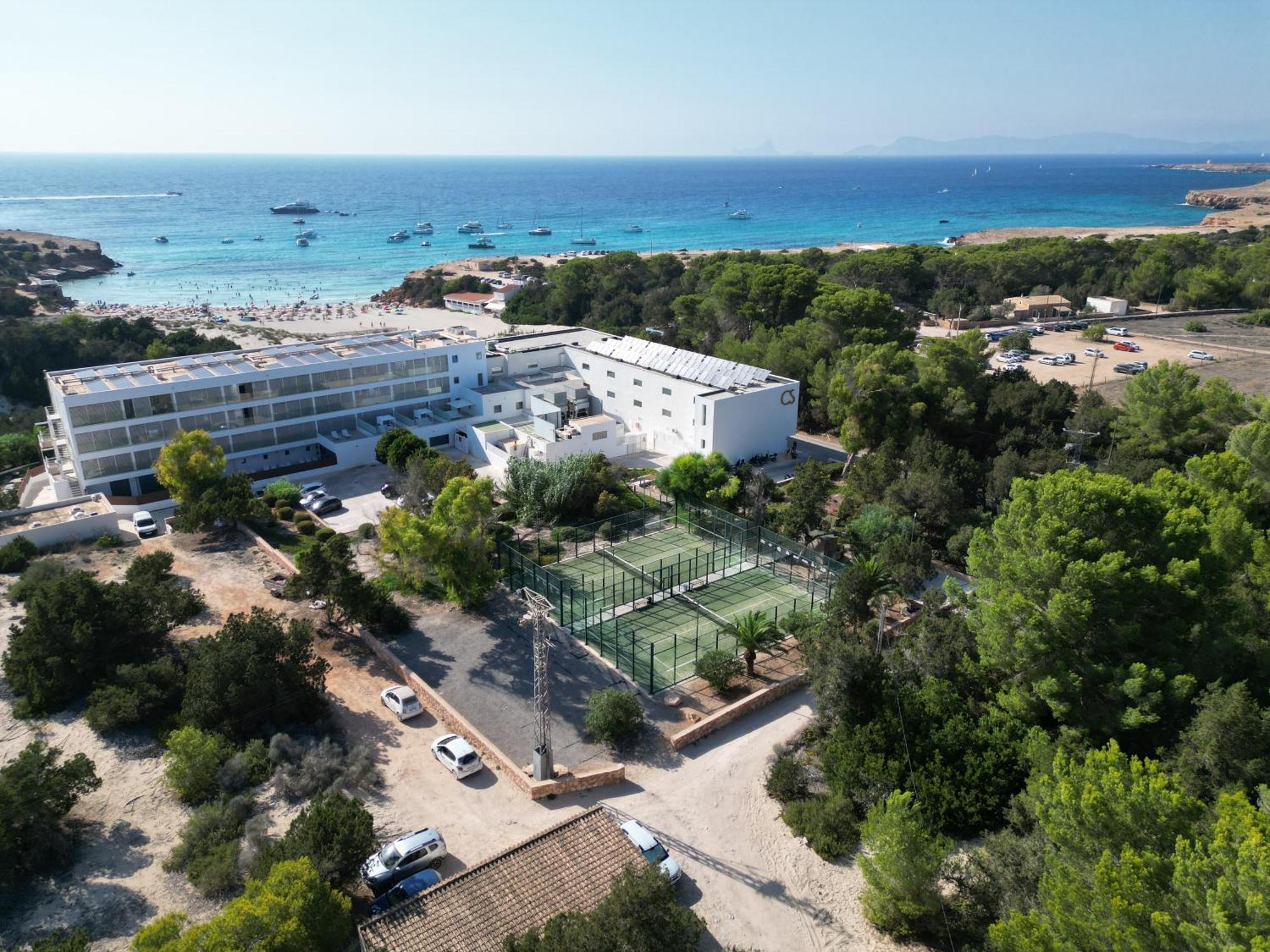Hotel Cala Saona & Spa מראה חיצוני תמונה