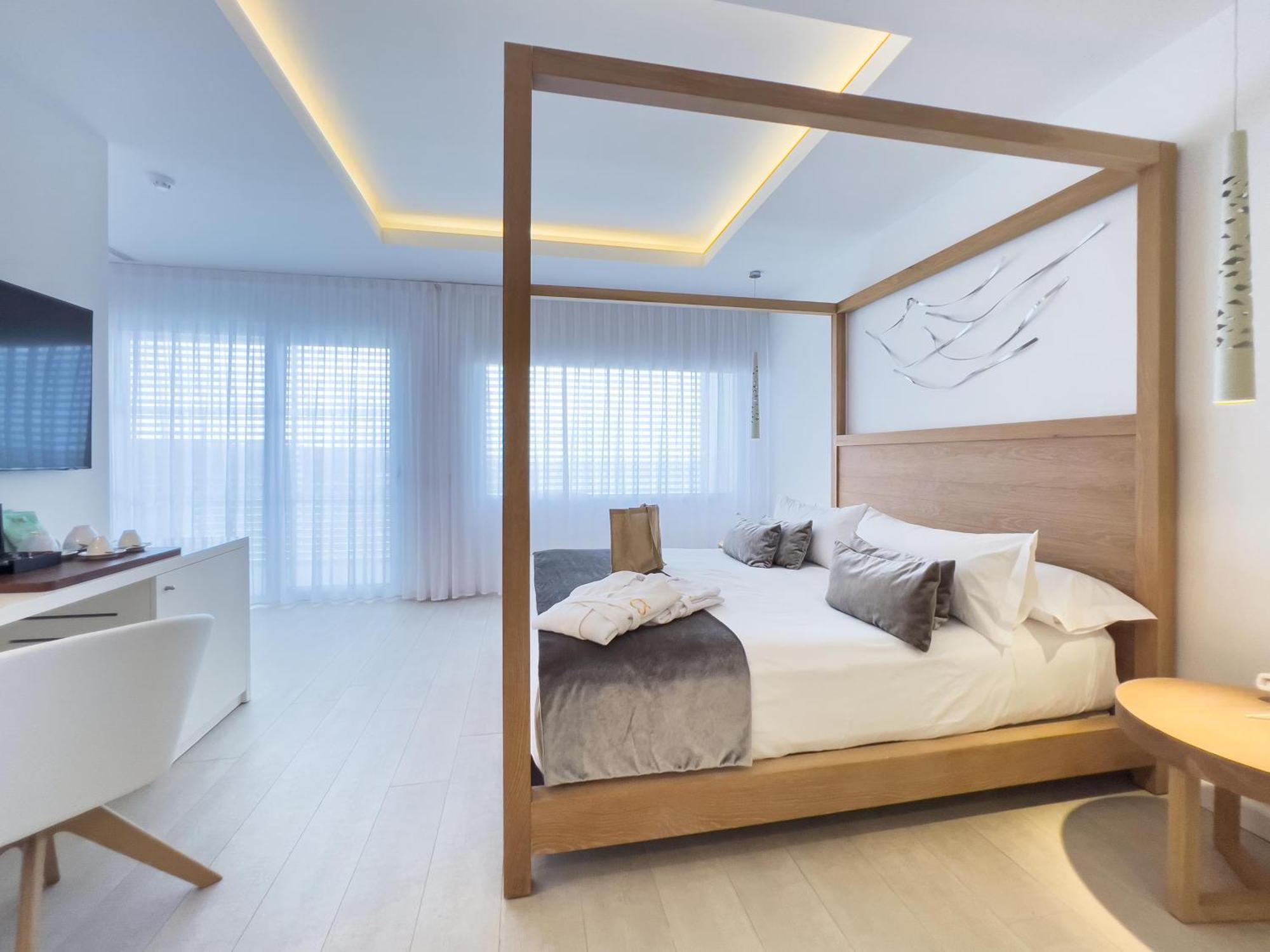 Hotel Cala Saona & Spa מראה חיצוני תמונה
