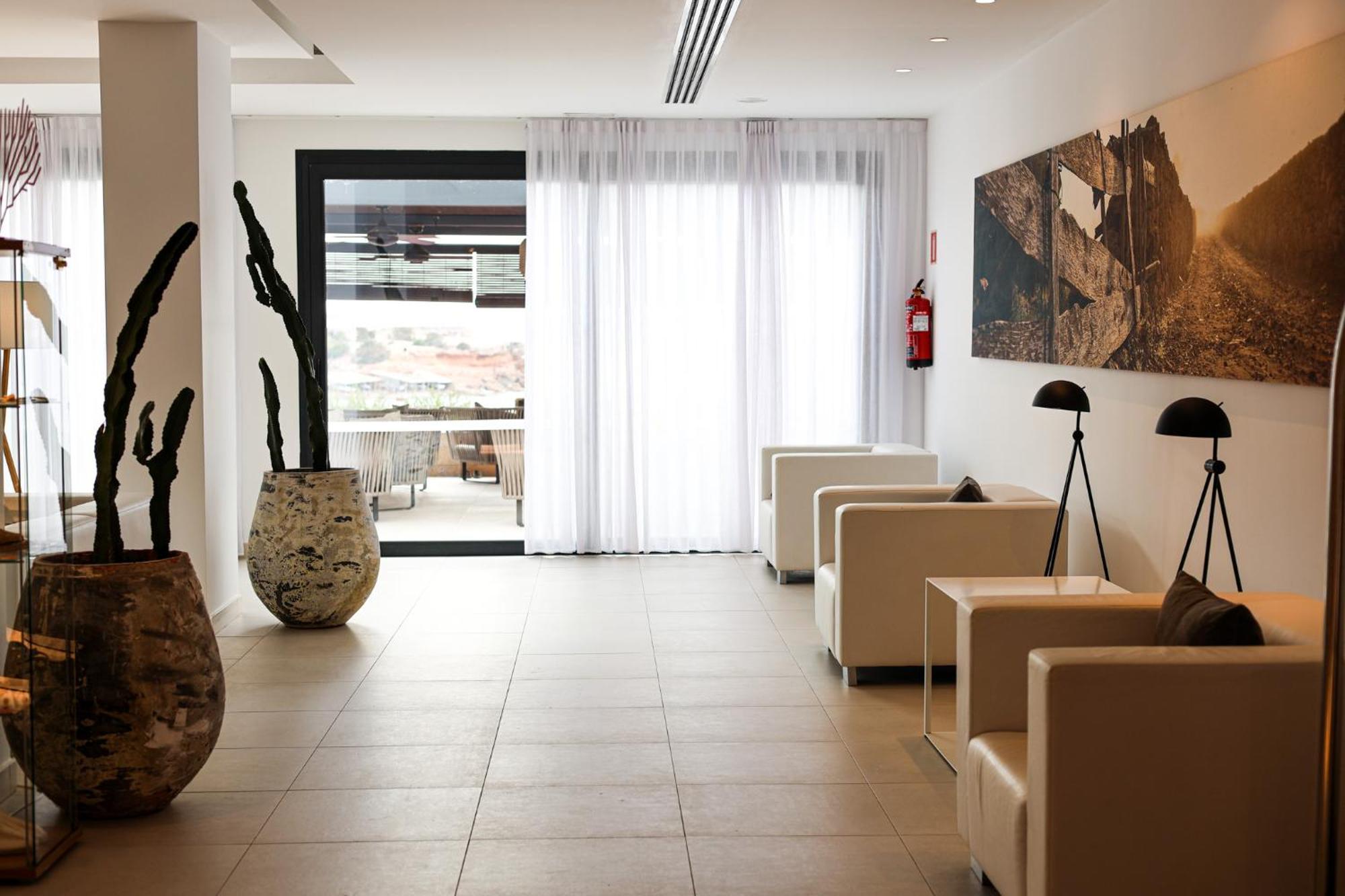 Hotel Cala Saona & Spa מראה חיצוני תמונה