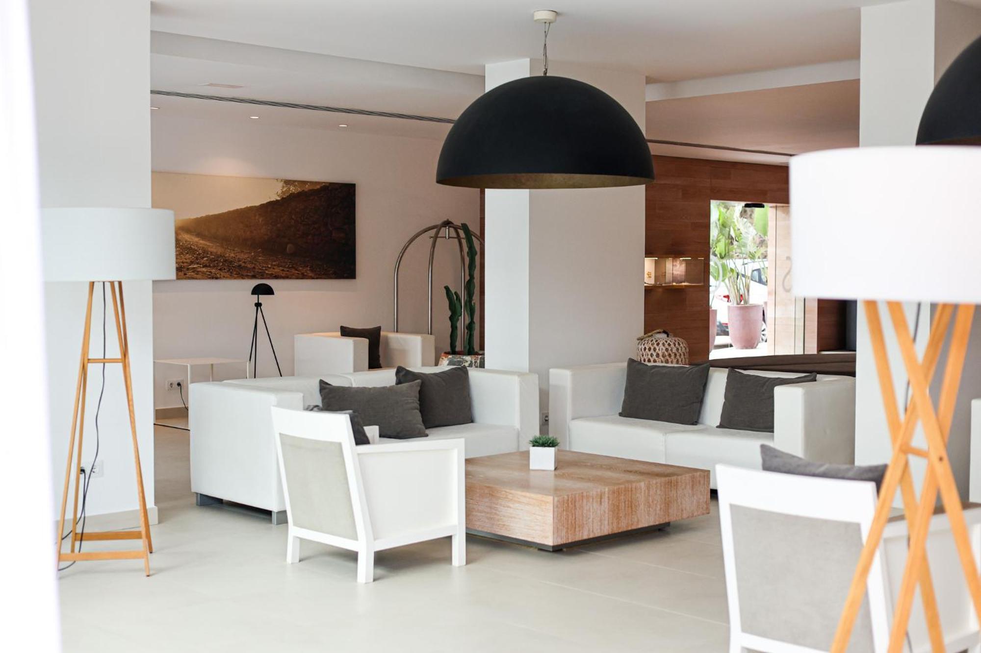 Hotel Cala Saona & Spa מראה חיצוני תמונה